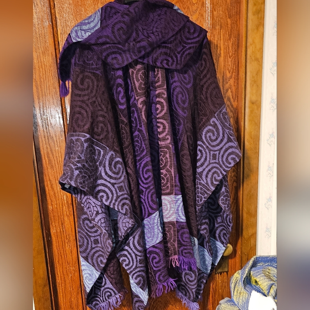 Vintage Purple Irish Cape Celtic Knot Spirals Ruana Fairy Artsy Fall